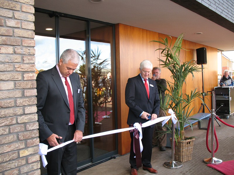 Doorknippen lint opening gezondheidscentrum